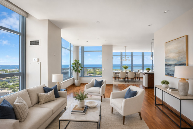 1600 S Prairie Avenue Unit: 2102
