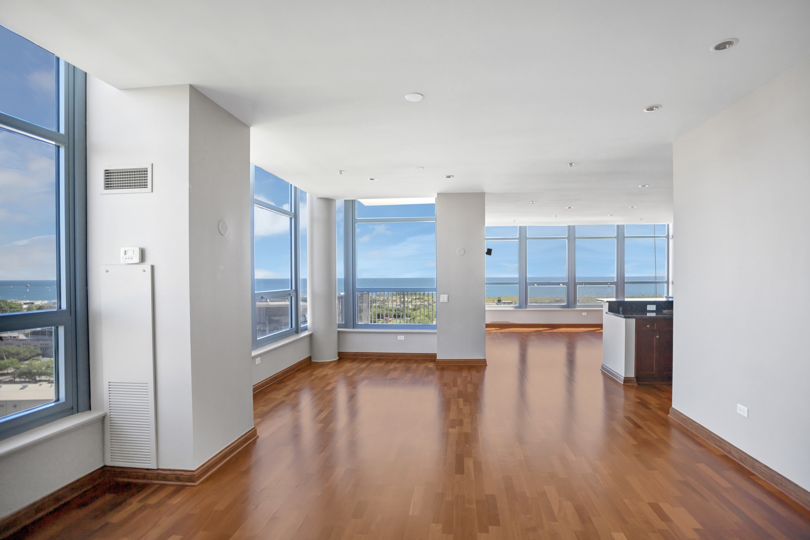 1600 S Prairie Avenue Unit: 2102