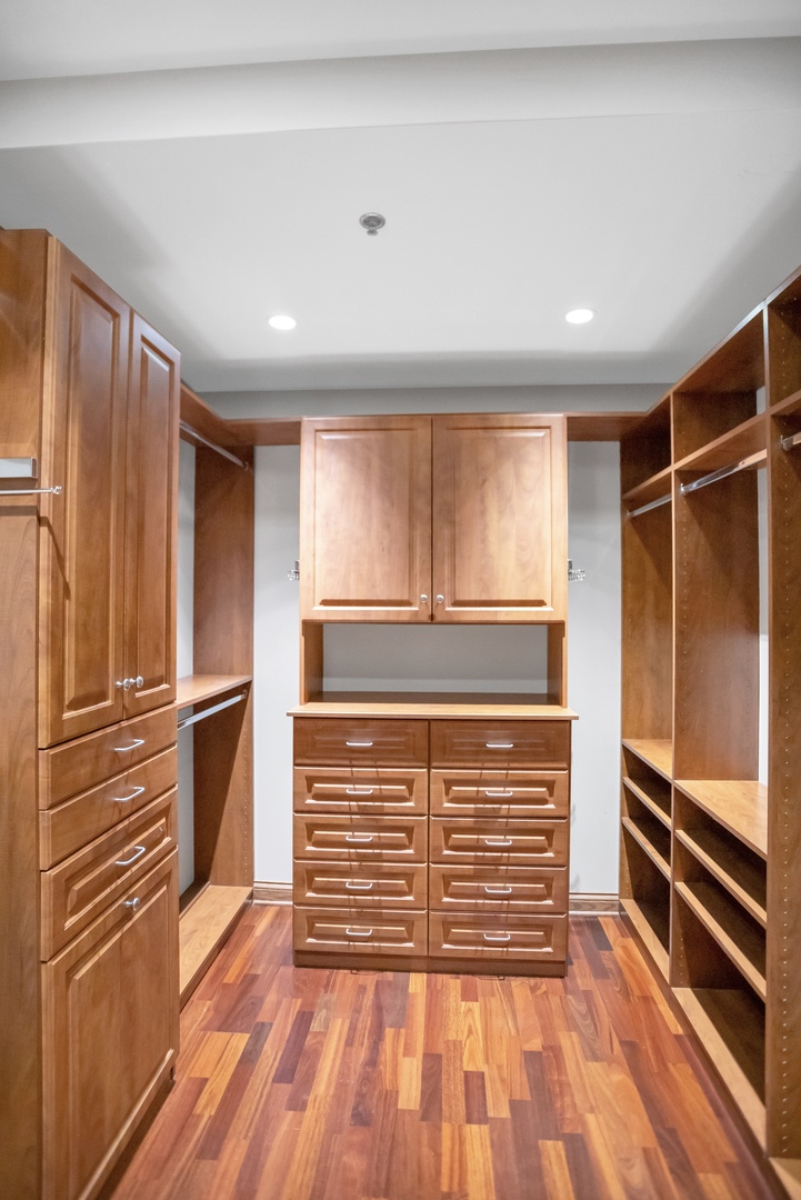 1600 S Prairie Avenue Unit: 2102