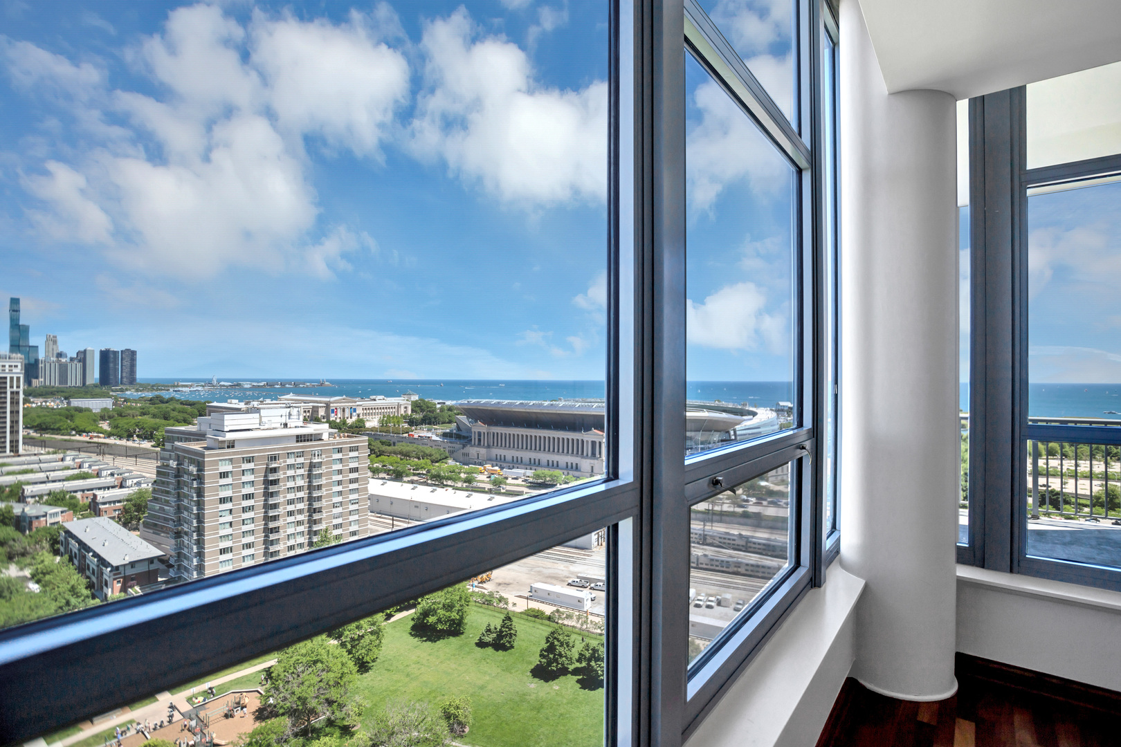 1600 S Prairie Avenue Unit: 2102