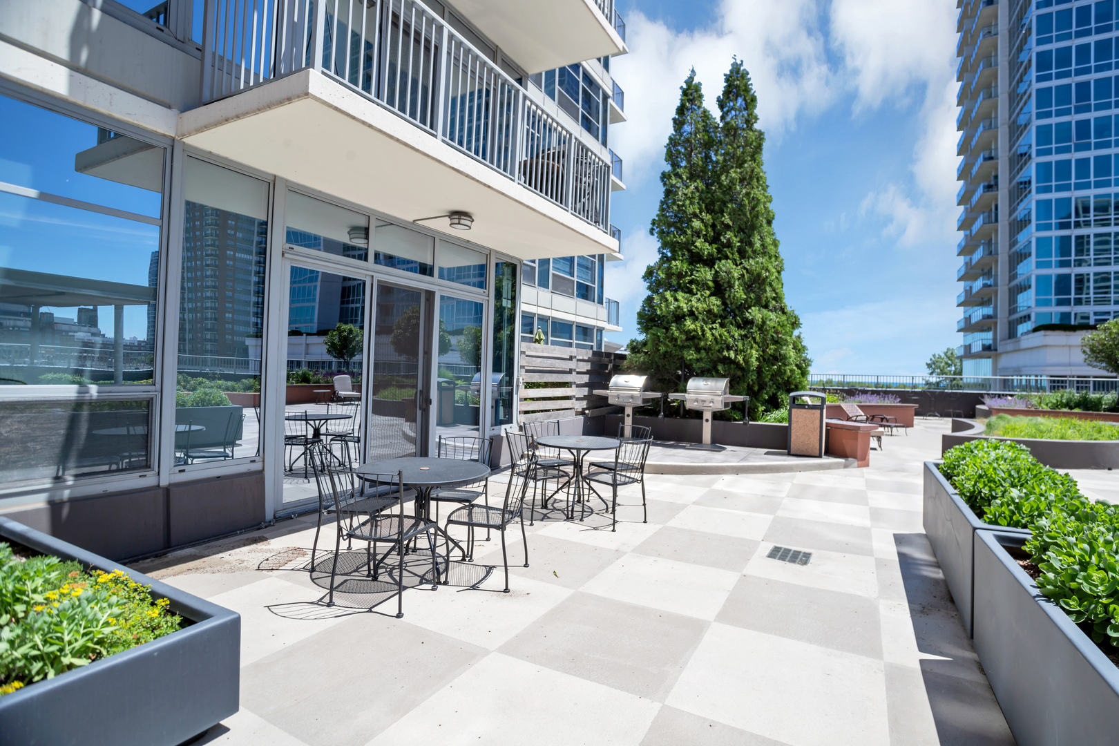 1600 S Prairie Avenue Unit: 2102