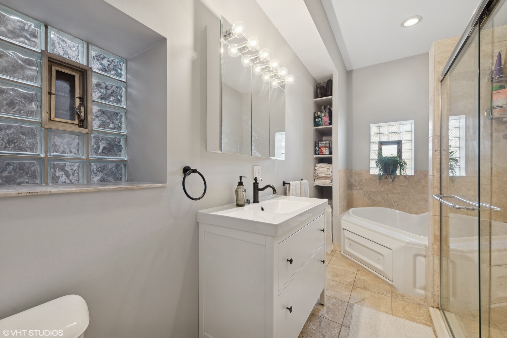2644 N Washtenaw Avenue Unit: 2D