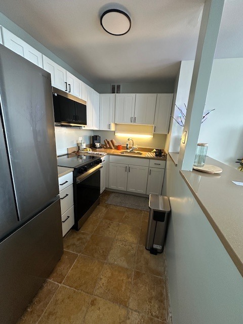 2626 N Lakeview Avenue Unit: 2210