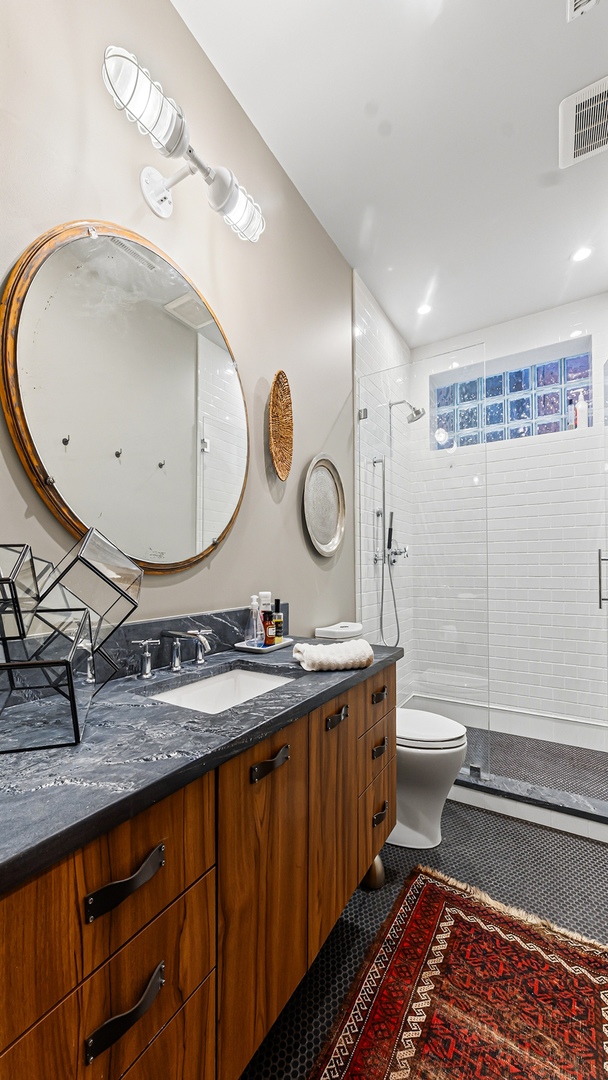820 W Buckingham Place Unit: 1