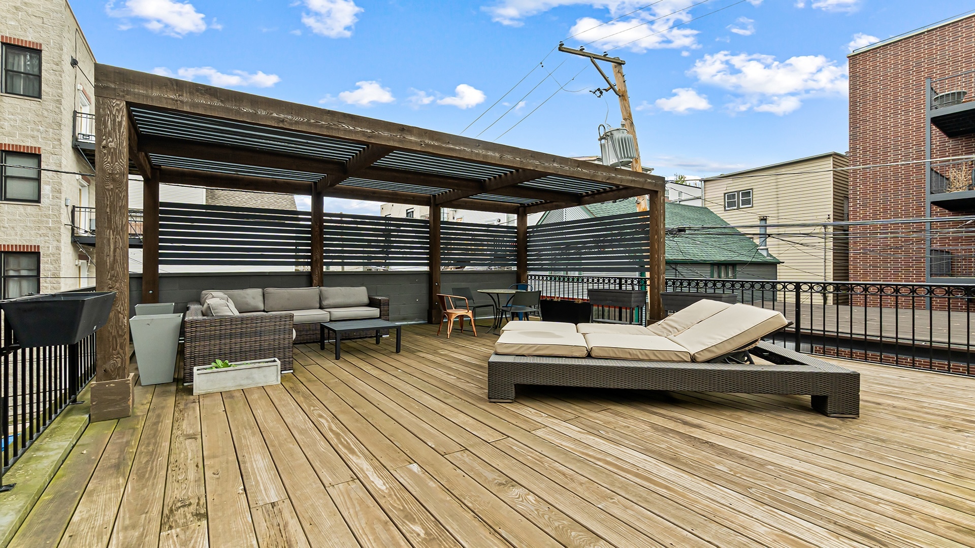 820 W Buckingham Place Unit: 1