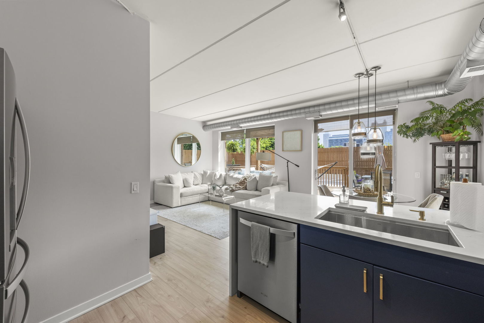 873 N Larrabee Street Unit: 202