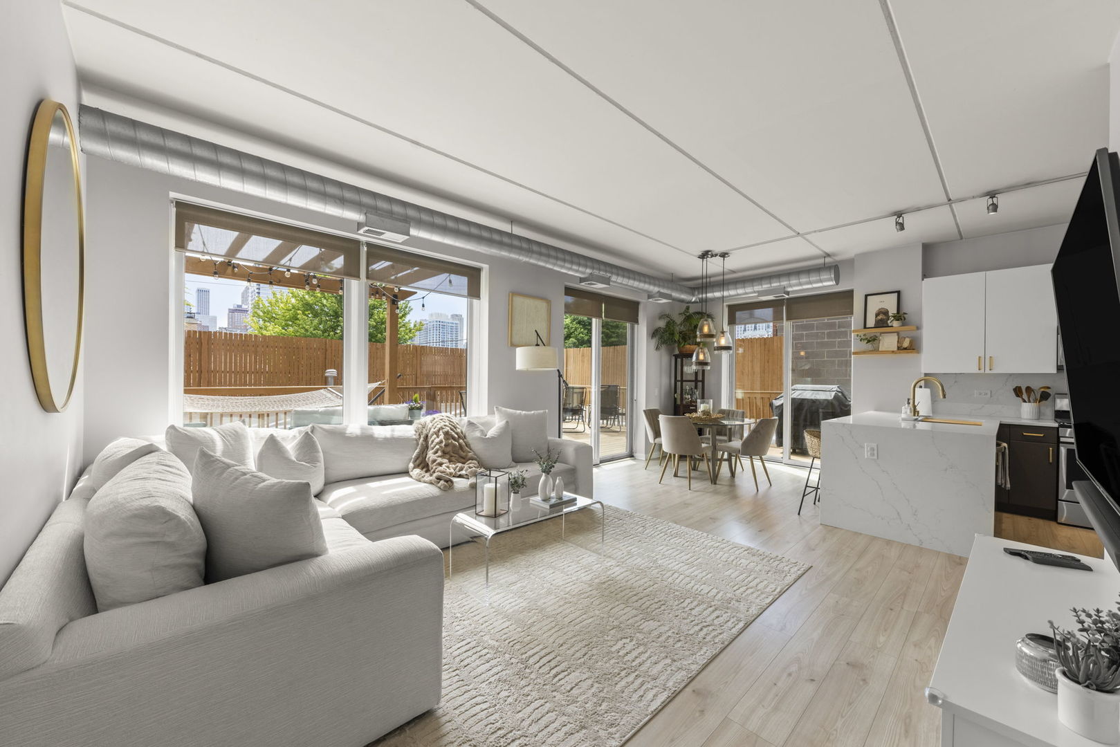 873 N Larrabee Street Unit: 202