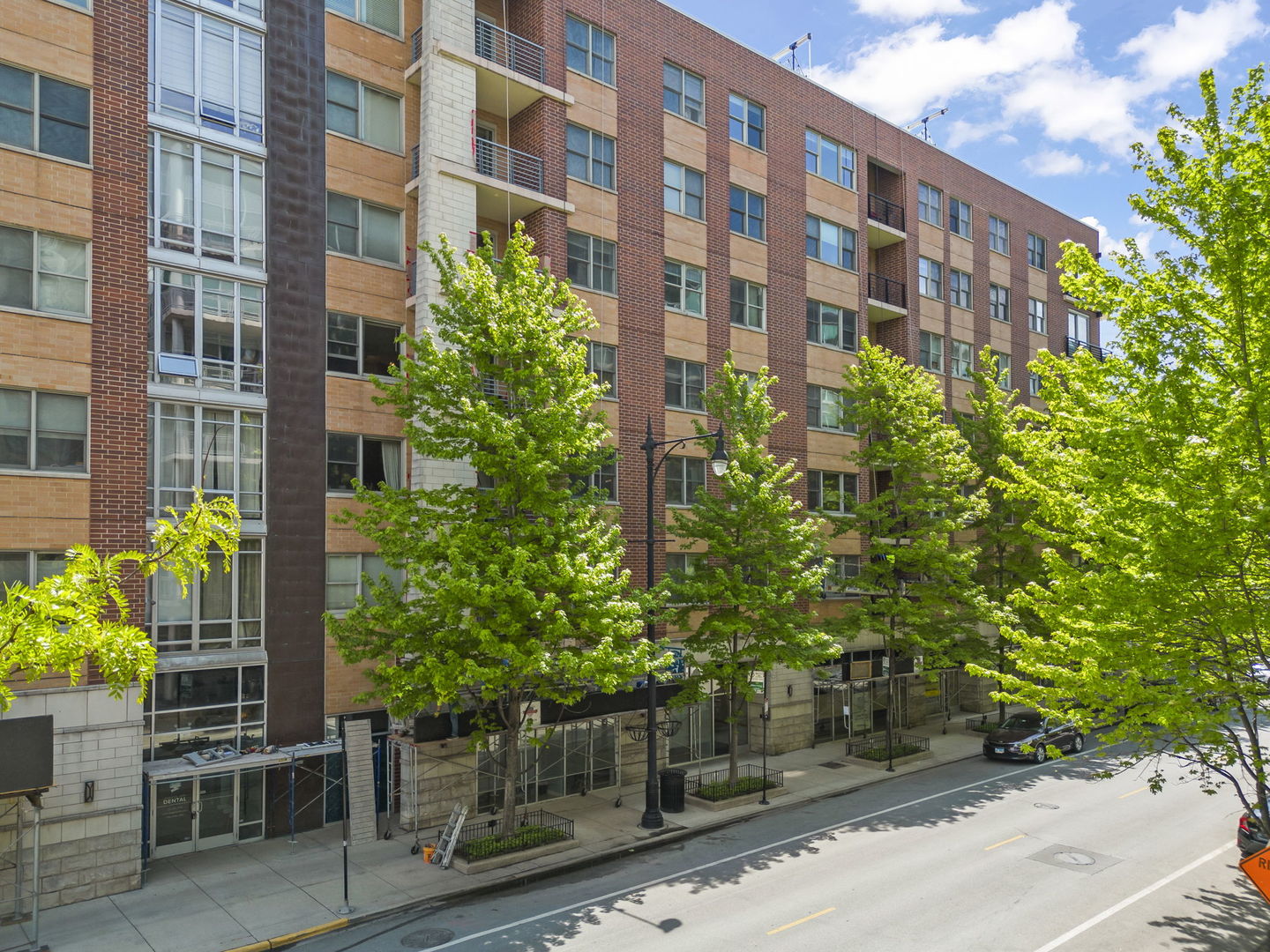 873 N Larrabee Street Unit: 202