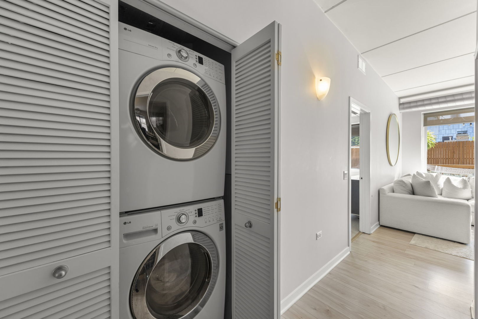 873 N Larrabee Street Unit: 202