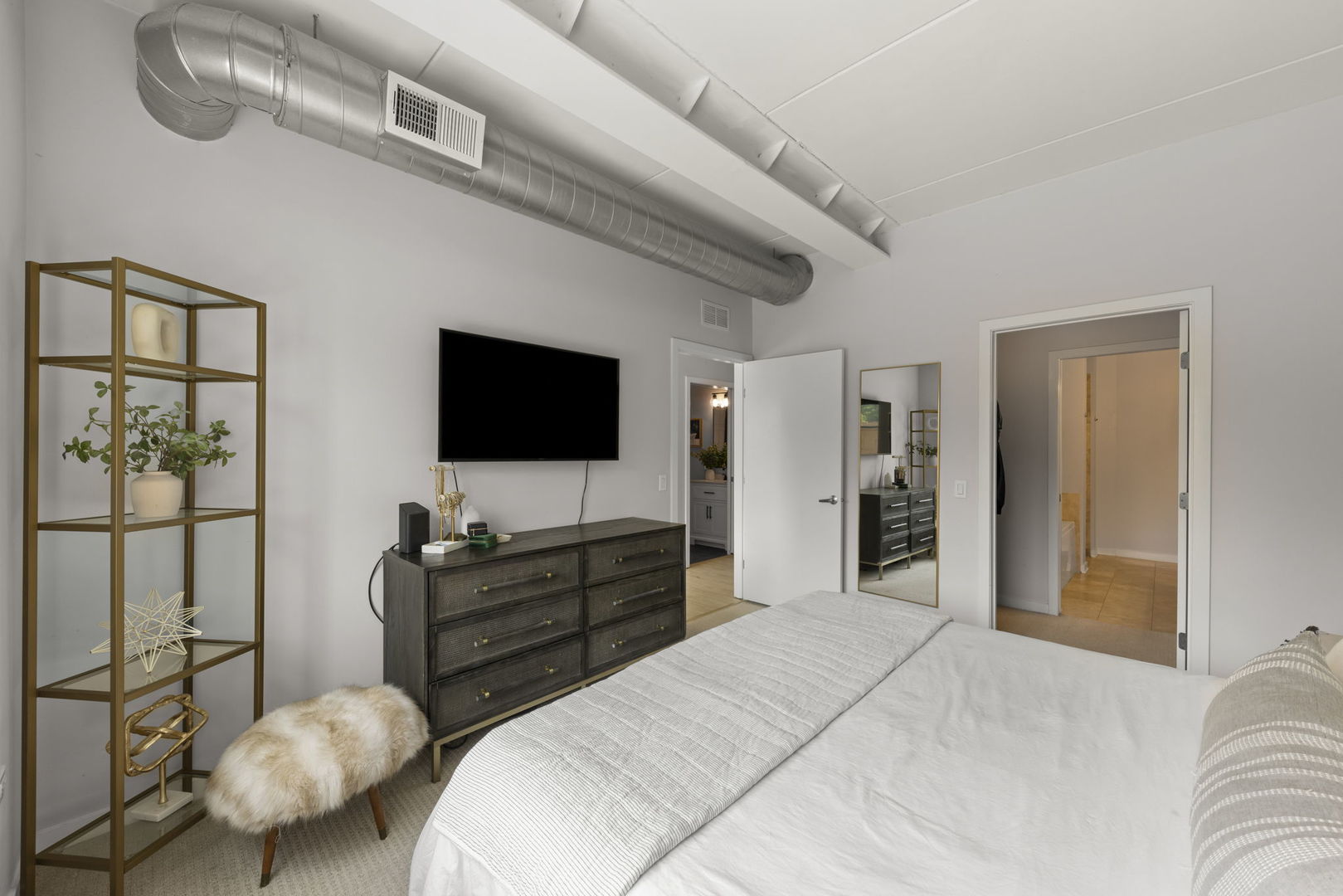 873 N Larrabee Street Unit: 202