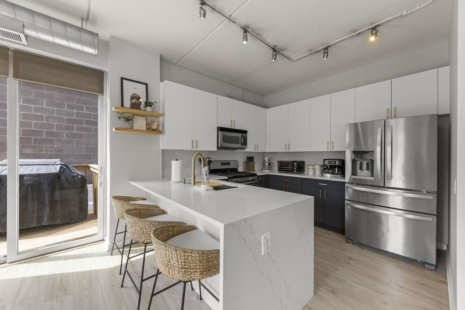 873 N Larrabee Street Unit: 202