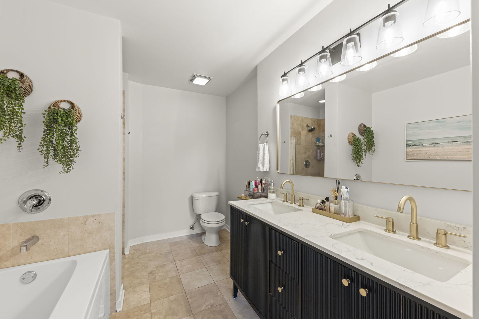 873 N Larrabee Street Unit: 202