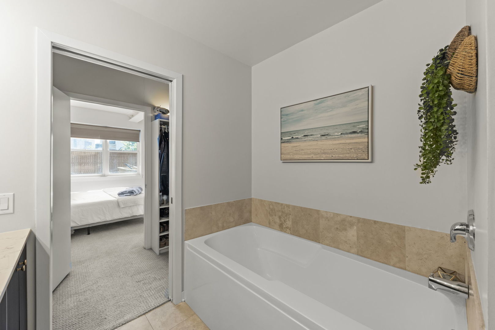 873 N Larrabee Street Unit: 202