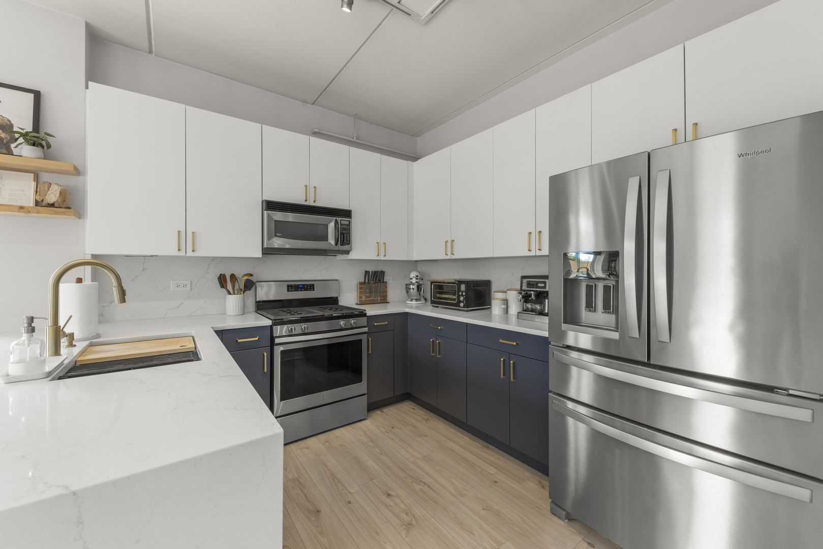 873 N Larrabee Street Unit: 202