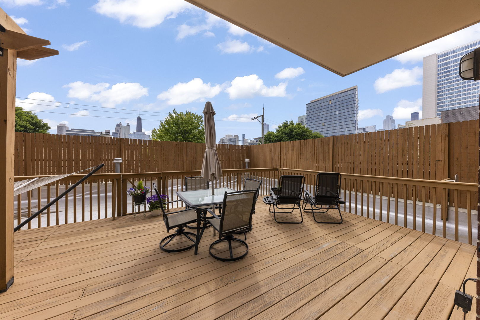873 N Larrabee Street Unit: 202