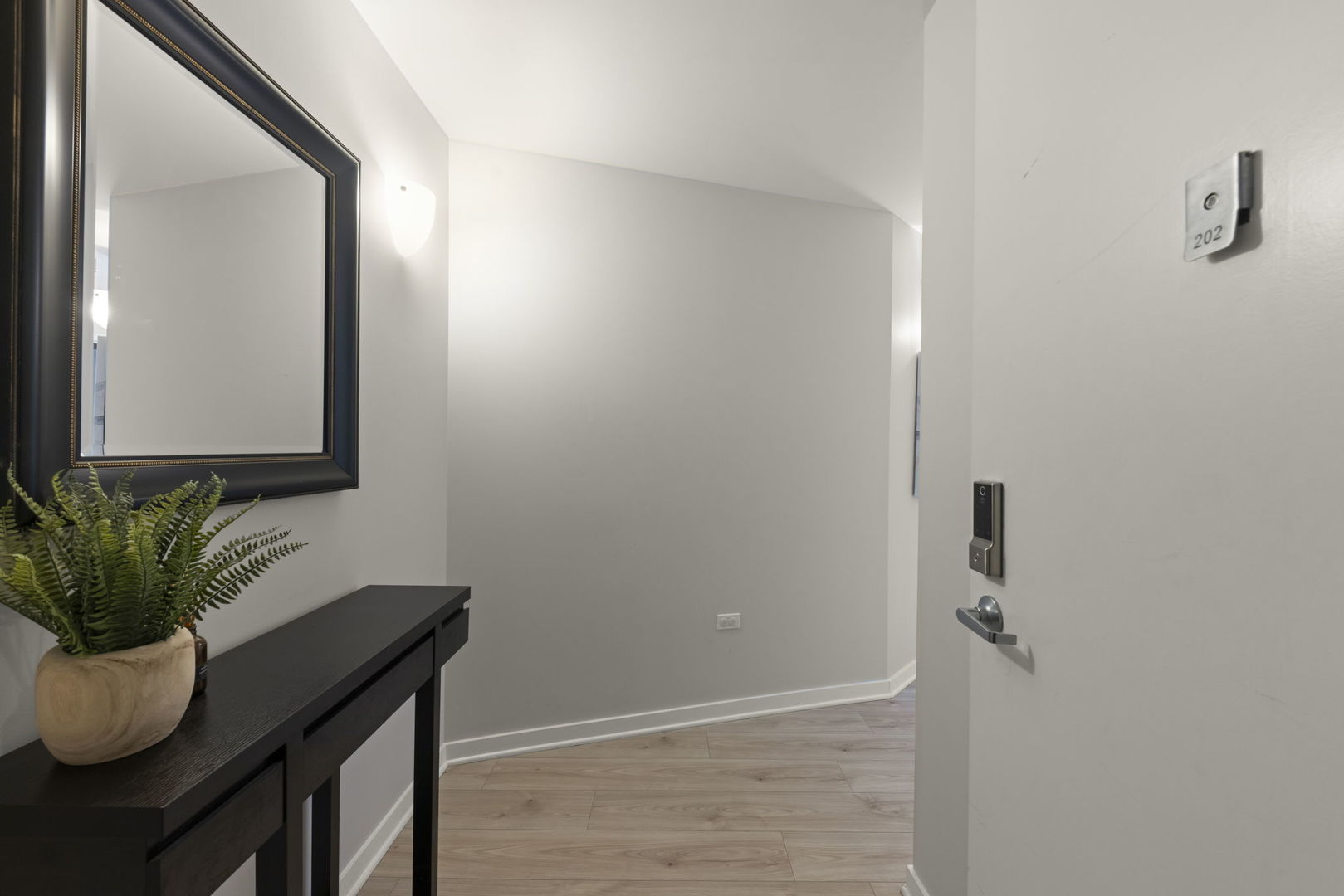 873 N Larrabee Street Unit: 202