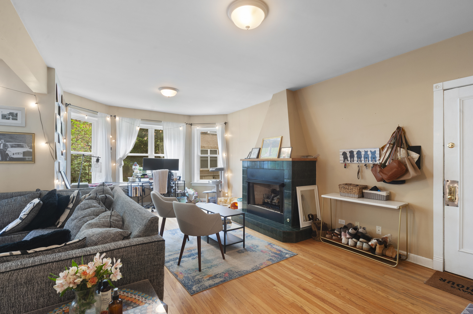 1319 W Fargo Avenue Unit: 1N