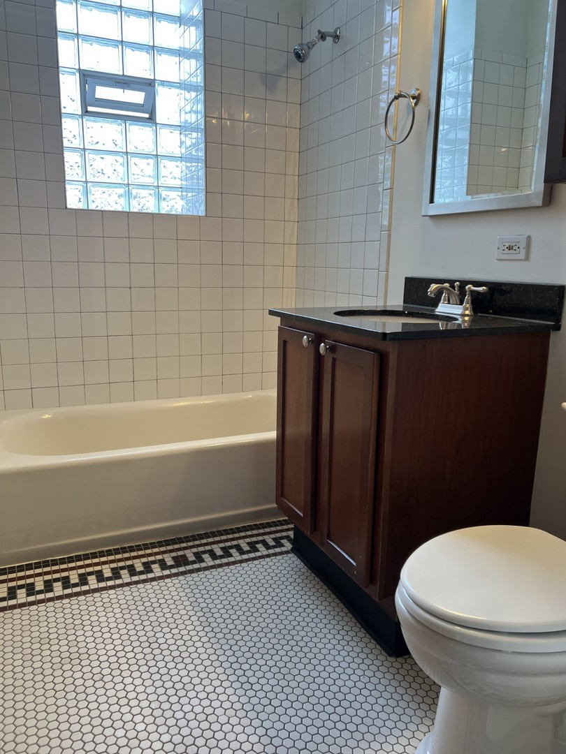 1961 N Fremont Street Unit: 3F