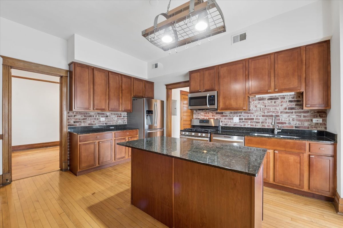 1961 N Fremont Street Unit: 3F