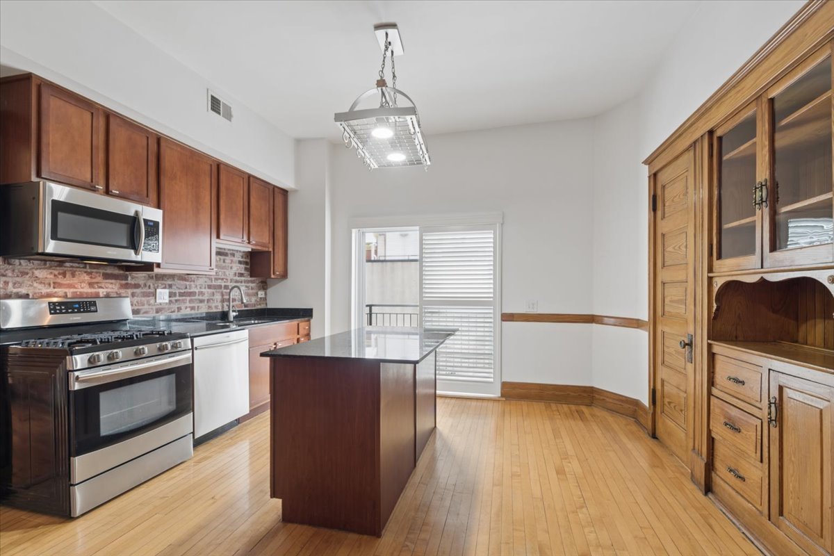1961 N Fremont Street Unit: 3F