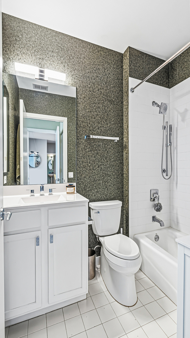 560 W FULTON Street Unit: 602