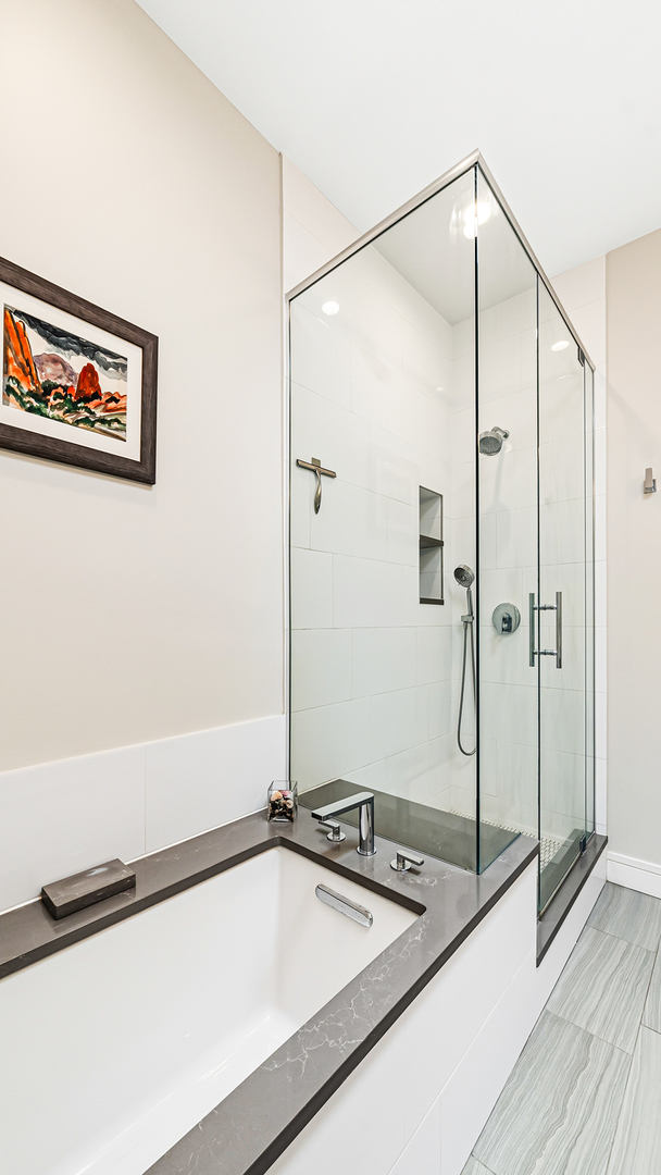560 W FULTON Street Unit: 602