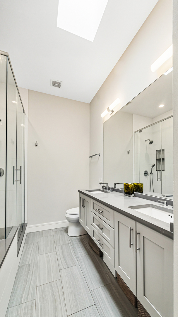 560 W FULTON Street Unit: 602