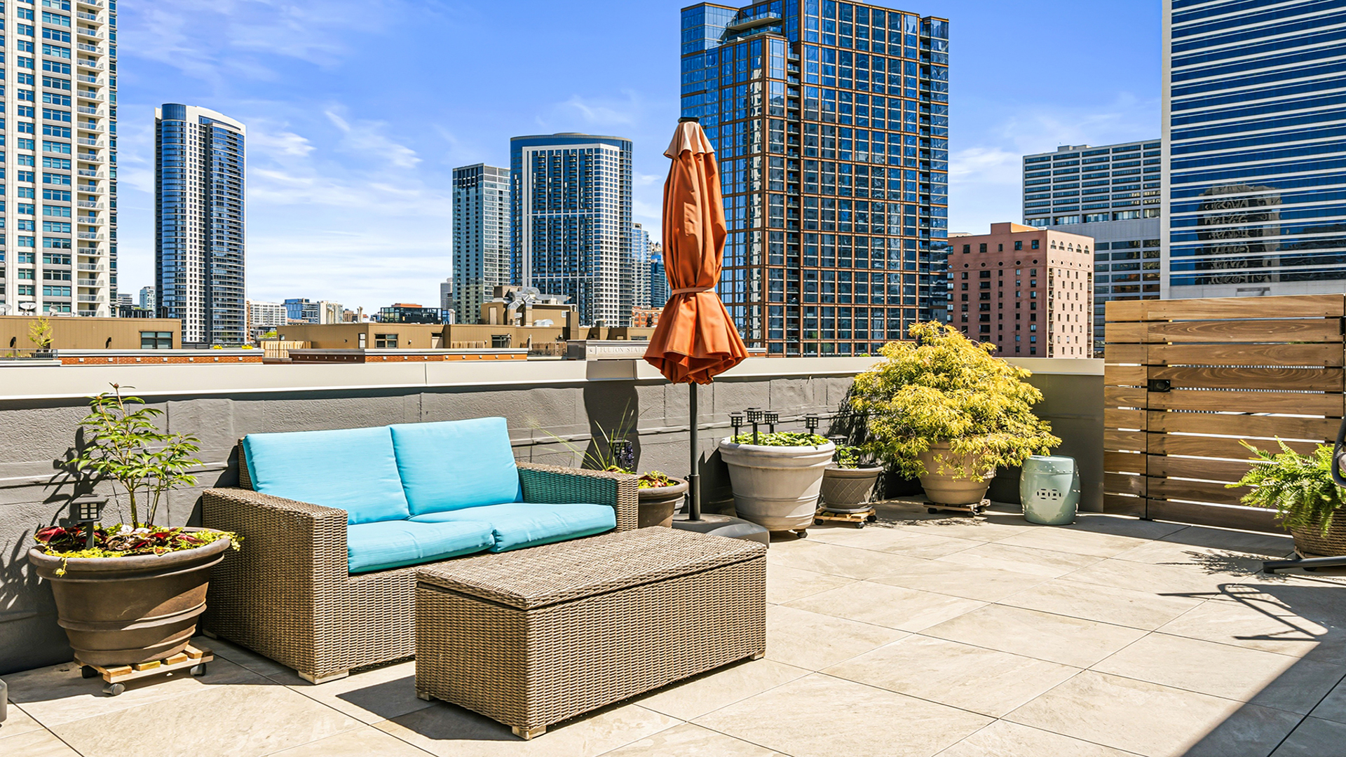 560 W FULTON Street Unit: 602