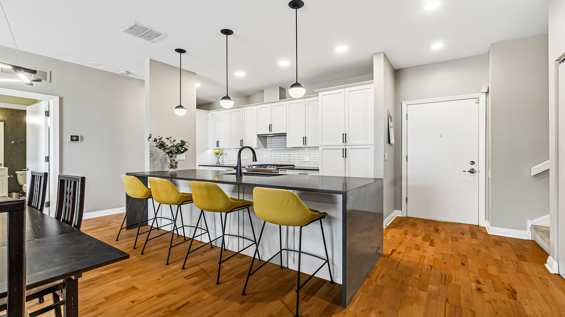 560 W FULTON Street Unit: 602