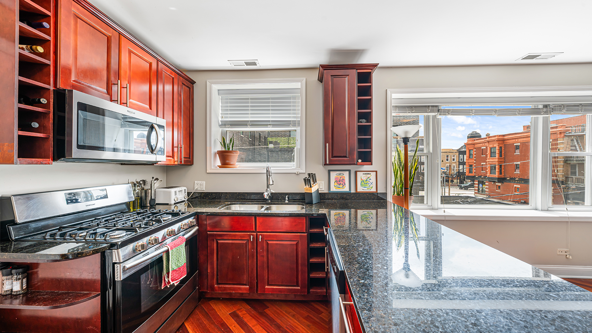 3215 N Francisco Avenue Unit: 2S