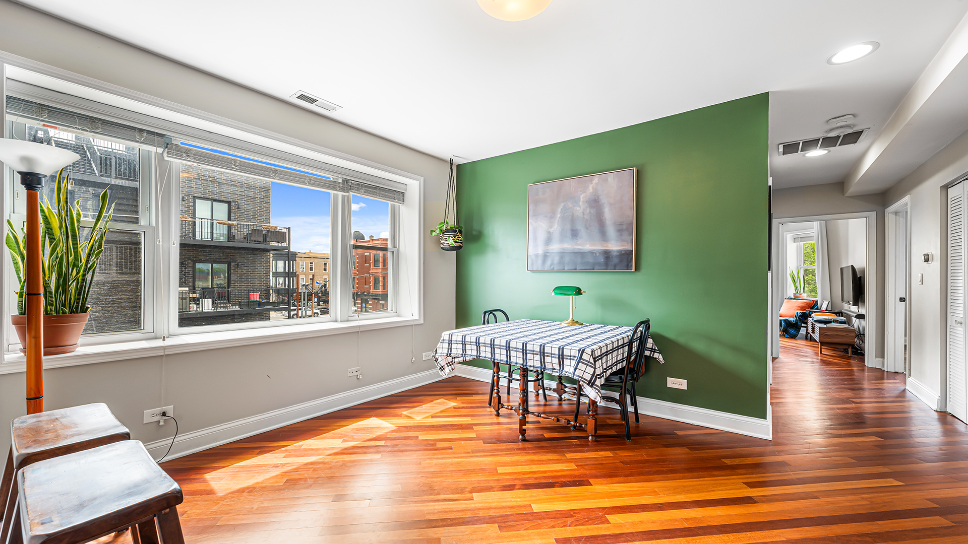 3215 N Francisco Avenue Unit: 2S