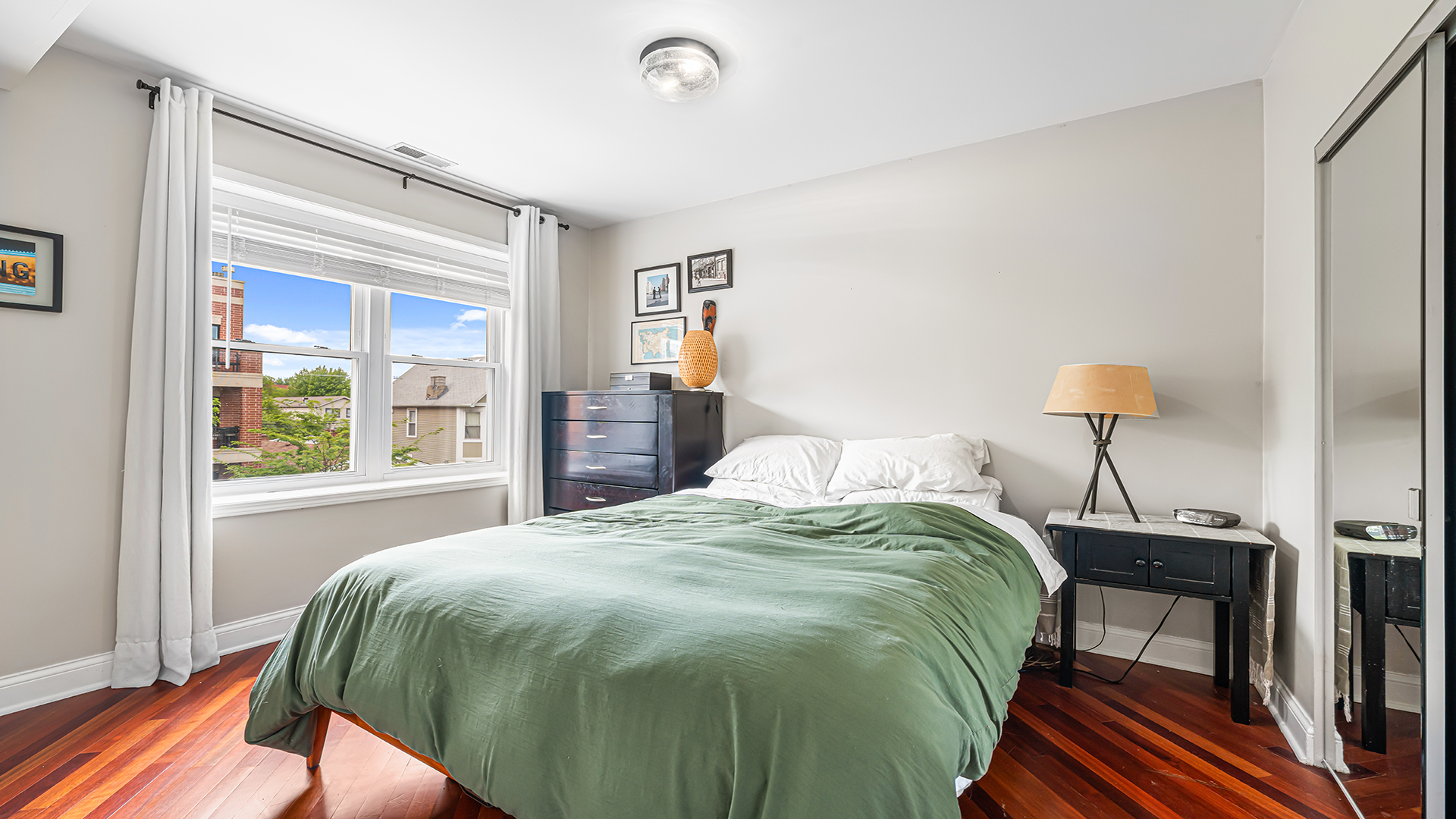3215 N Francisco Avenue Unit: 2S