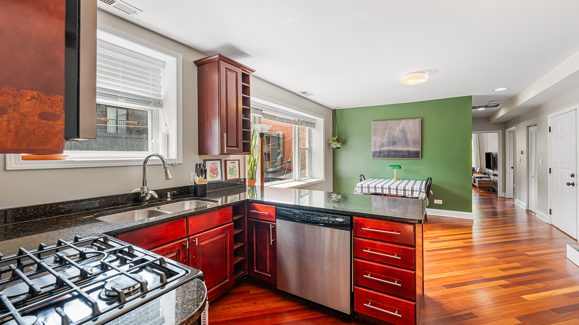 3215 N Francisco Avenue Unit: 2S