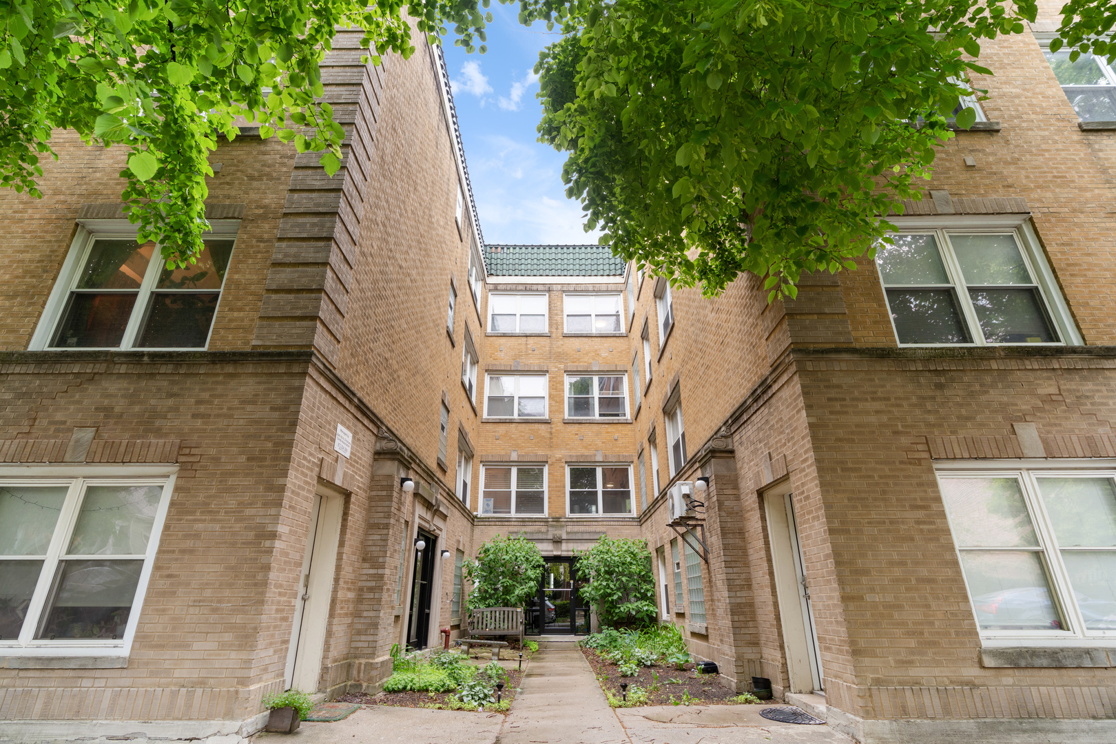 2846 N CHRISTIANA Avenue Unit: 2