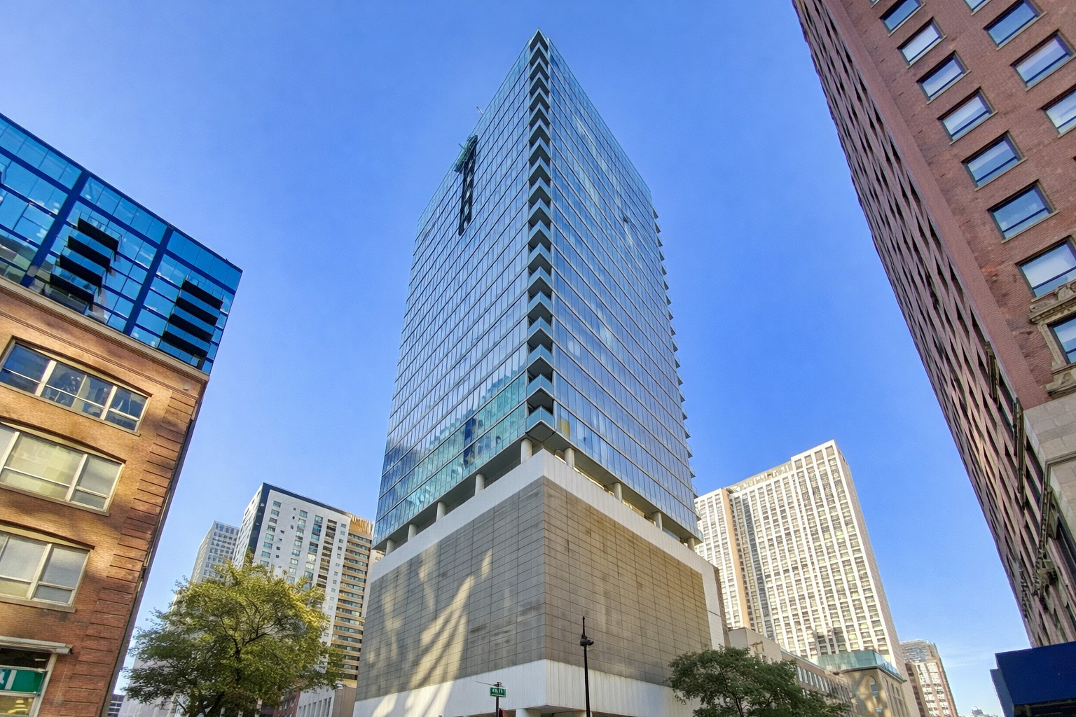 550 N Saint Clair Street Unit: 2503