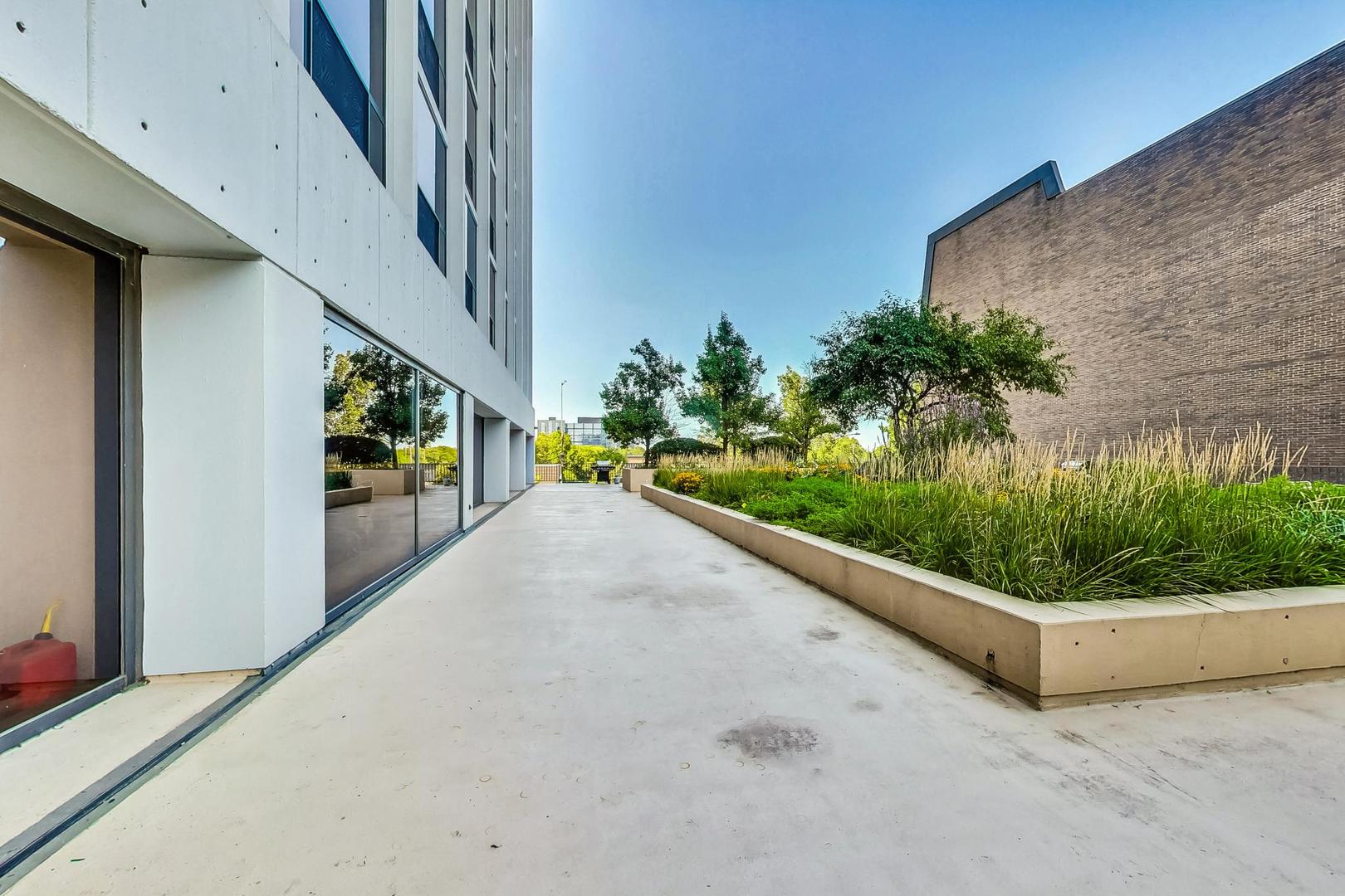 4343 N Clarendon Avenue Unit: 1408