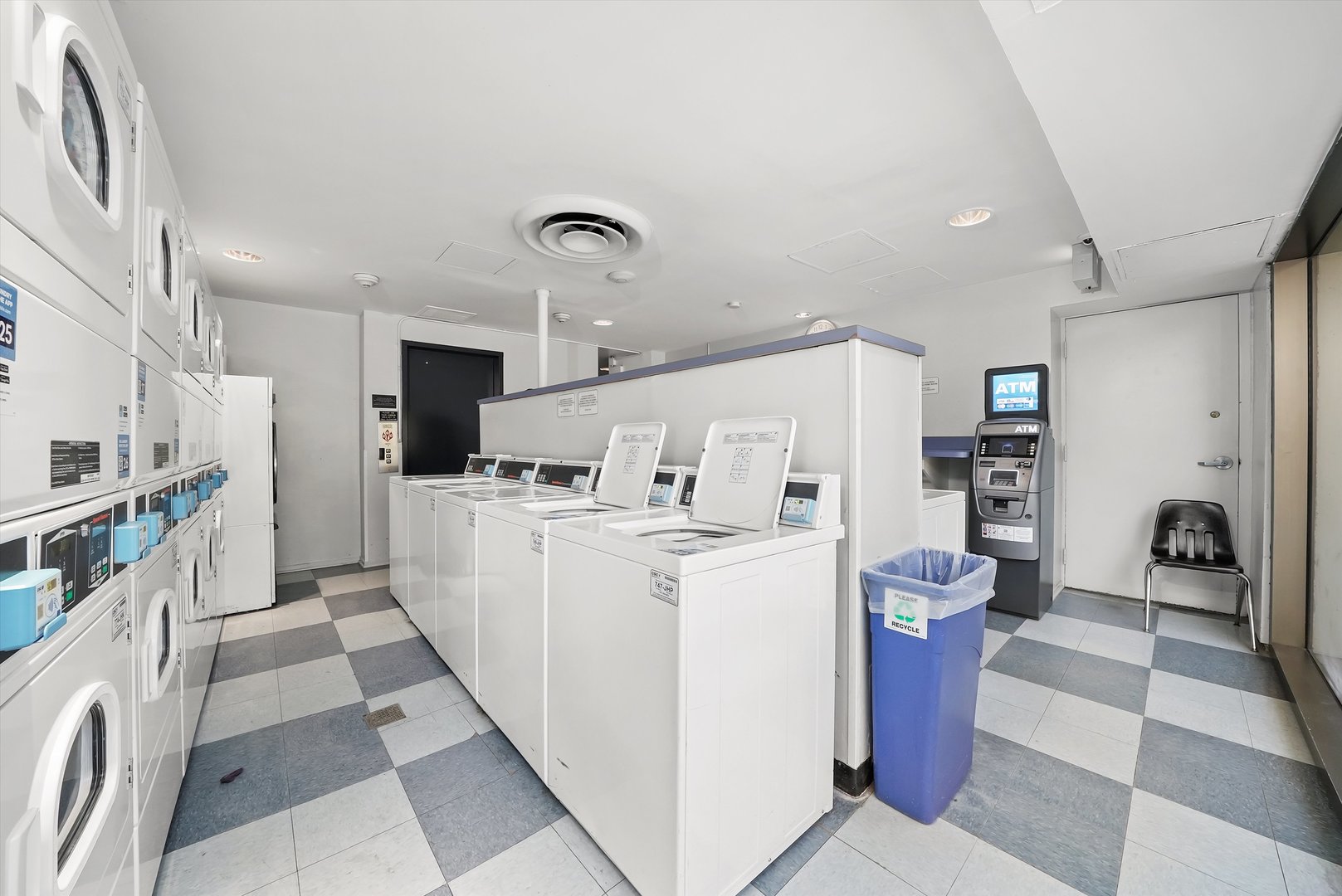 4343 N Clarendon Avenue Unit: 1408