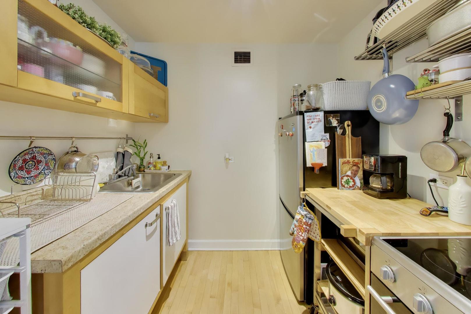4343 N Clarendon Avenue Unit: 1408