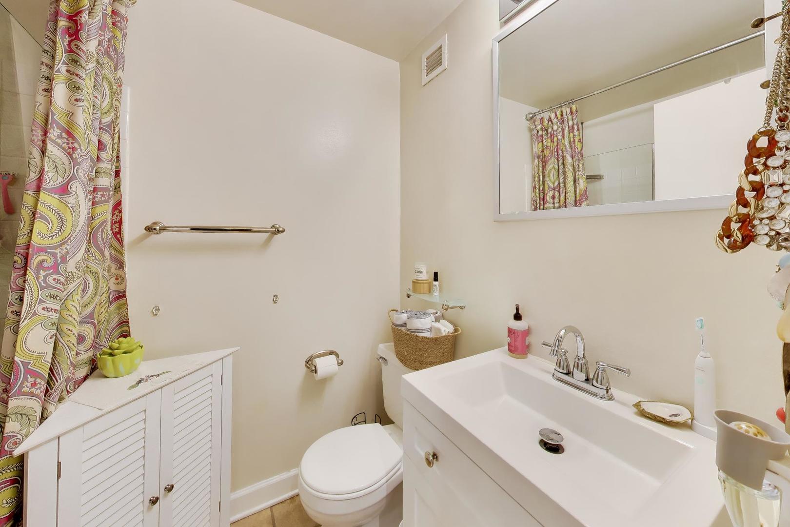 4343 N Clarendon Avenue Unit: 1408
