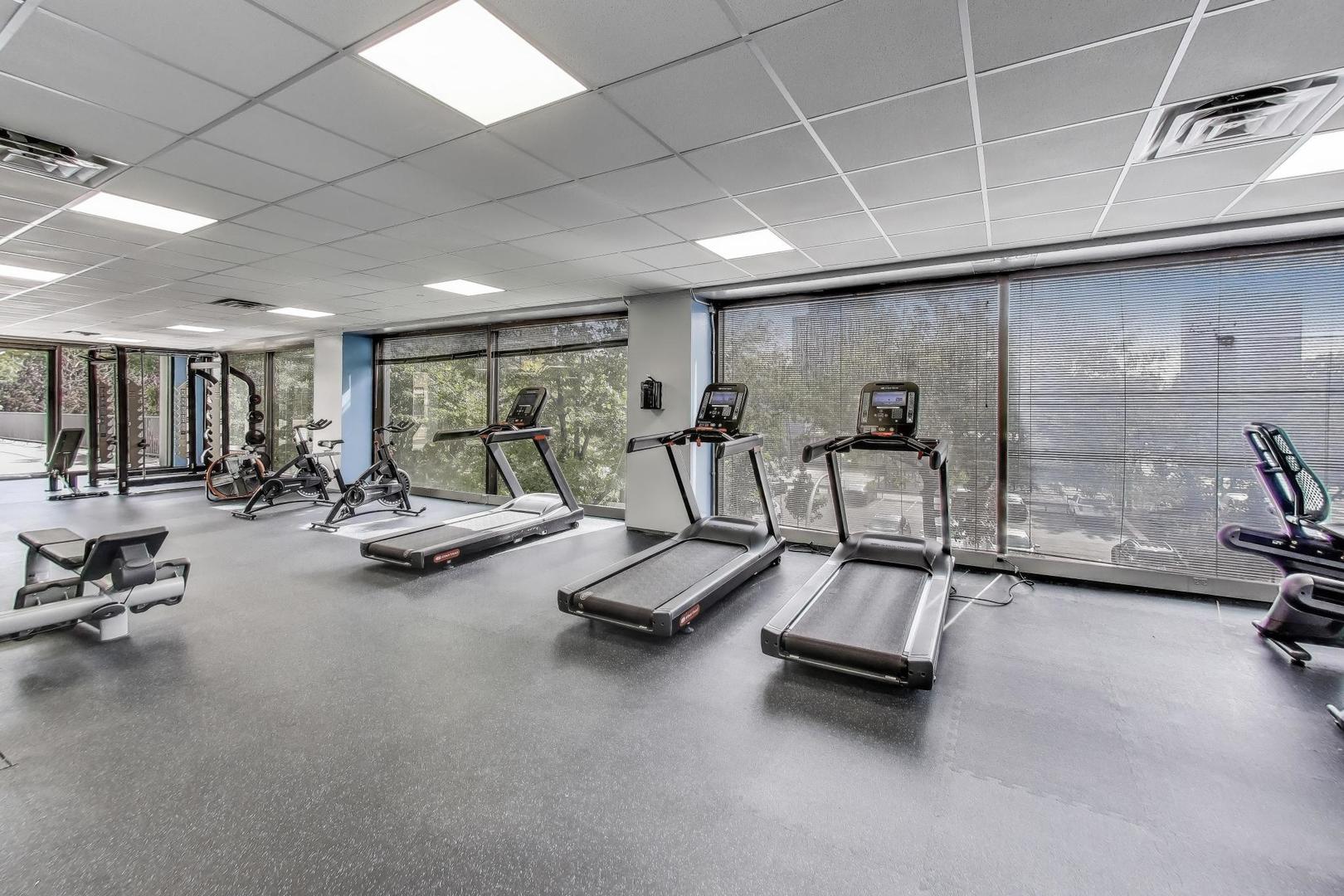 4343 N Clarendon Avenue Unit: 1408