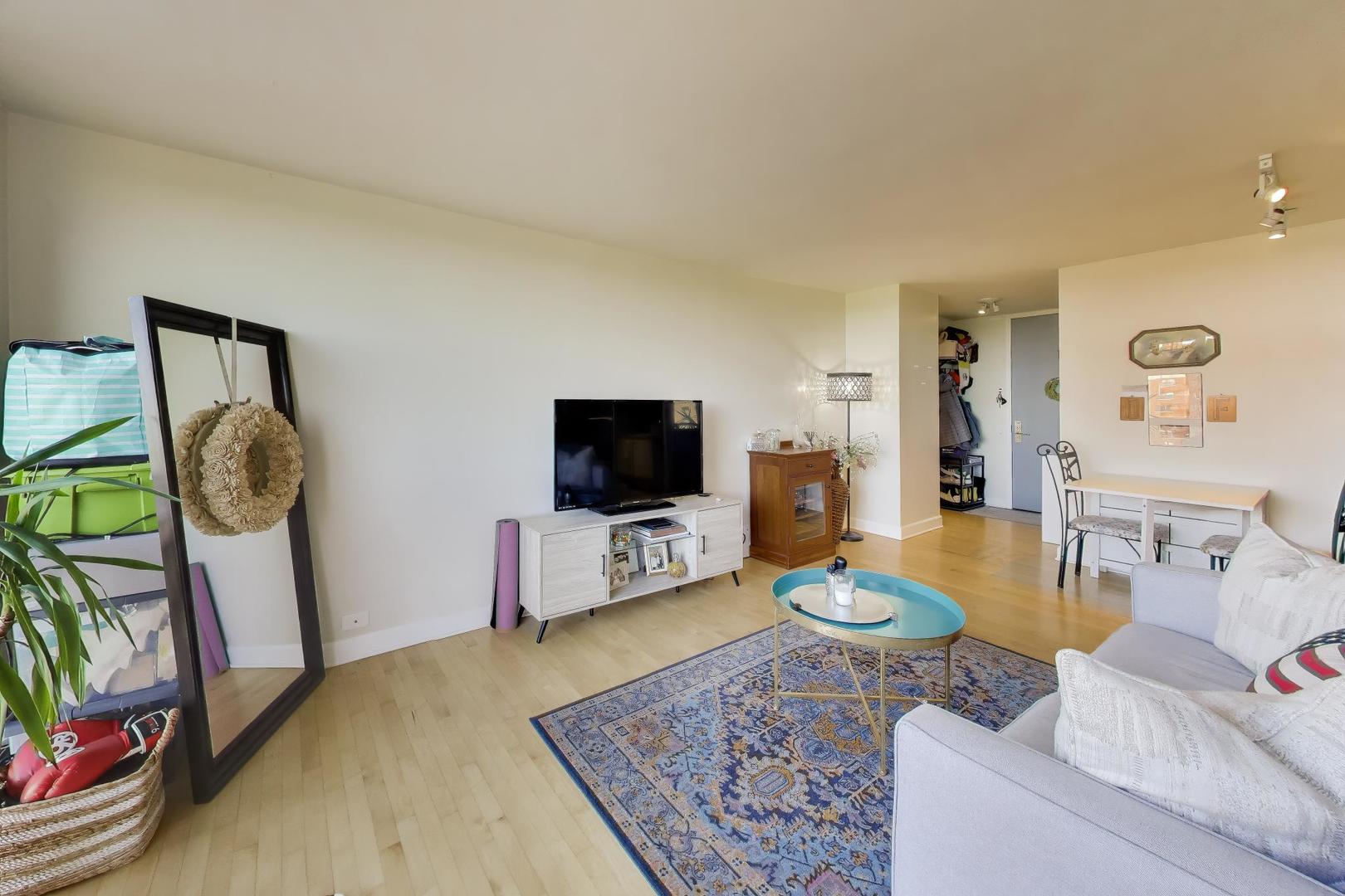 4343 N Clarendon Avenue Unit: 1408