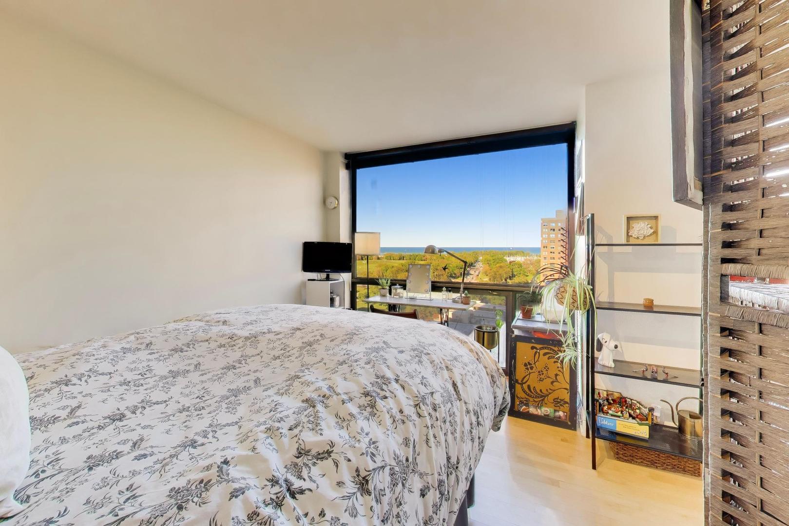 4343 N Clarendon Avenue Unit: 1408