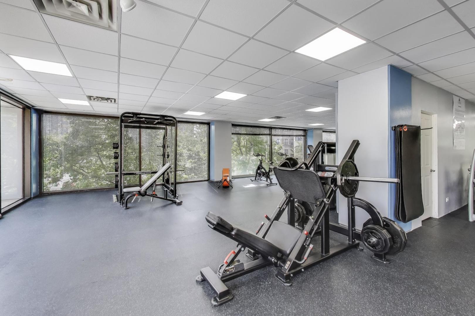 4343 N Clarendon Avenue Unit: 1408
