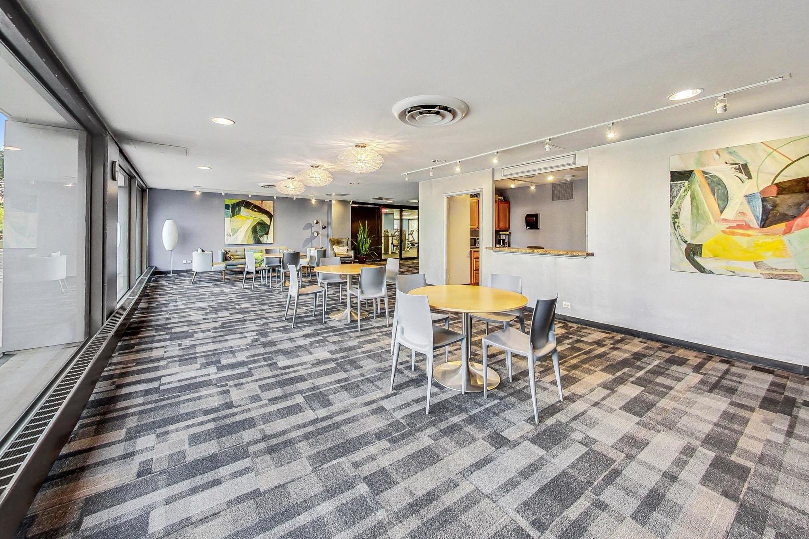 4343 N Clarendon Avenue Unit: 1408