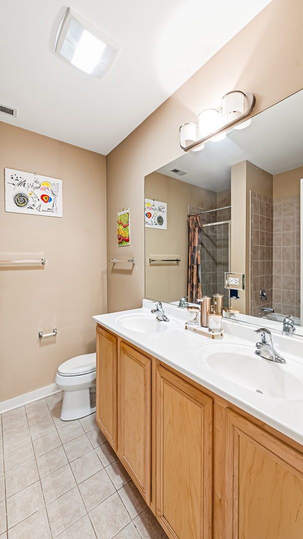 2220 W MAYPOLE Avenue Unit: 202