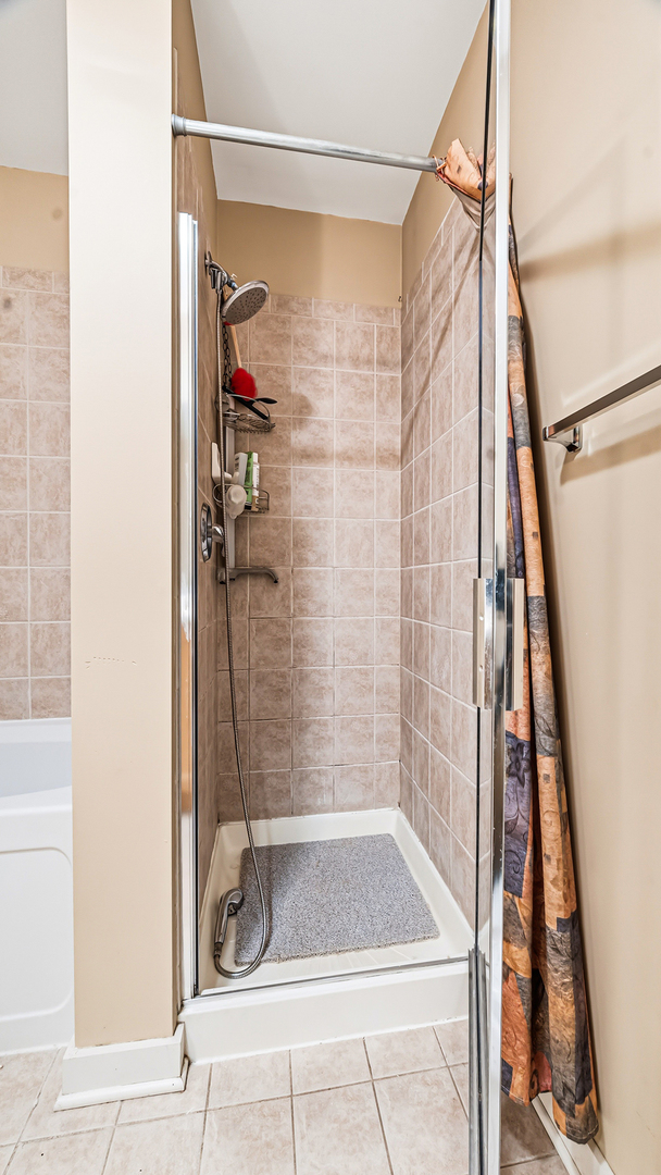 2220 W MAYPOLE Avenue Unit: 202