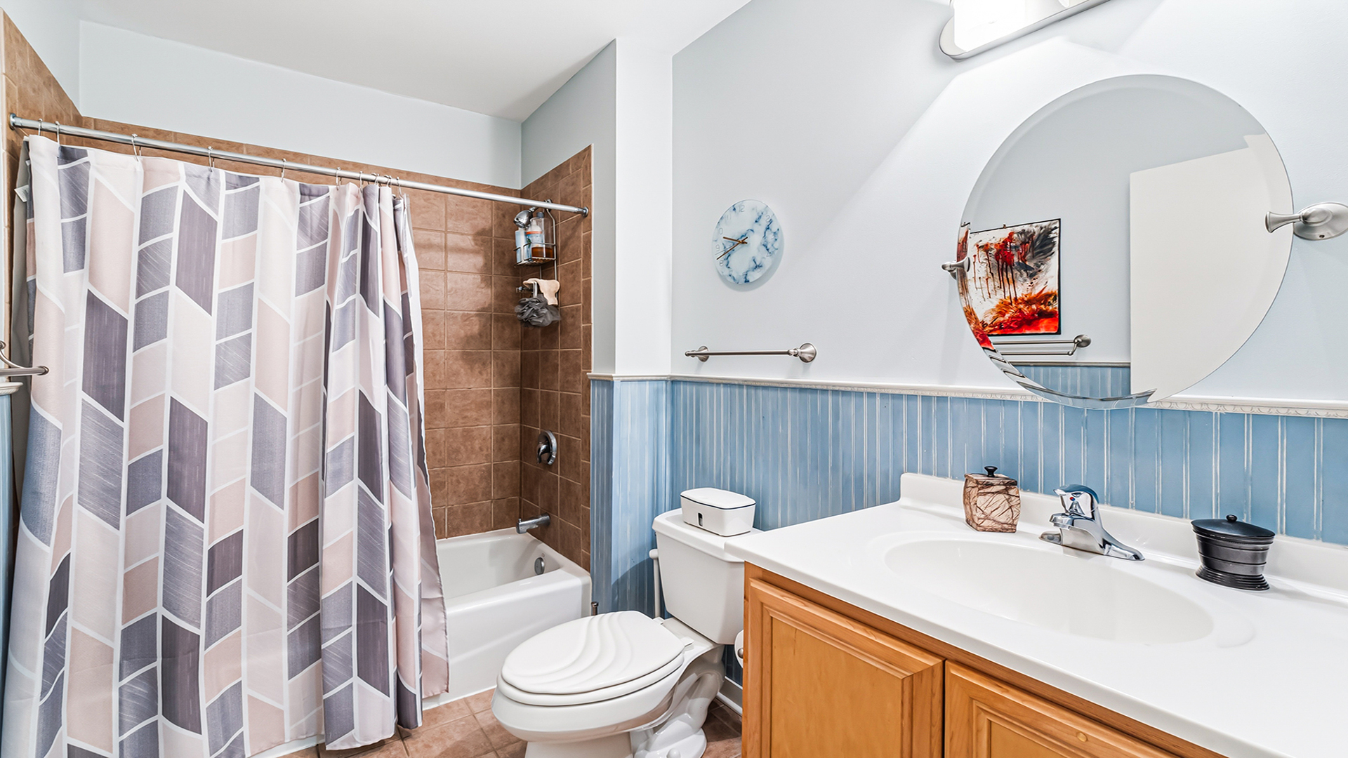 2220 W MAYPOLE Avenue Unit: 202