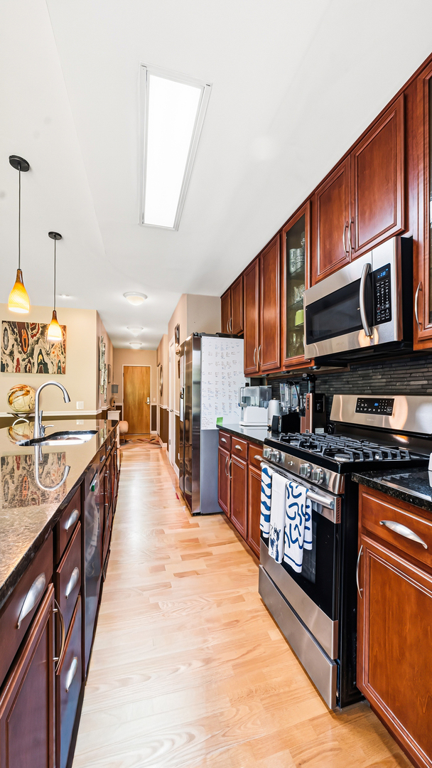 2220 W MAYPOLE Avenue Unit: 202