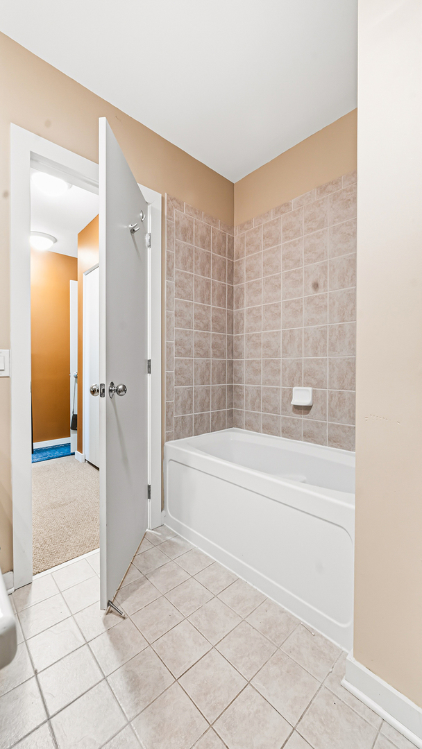 2220 W MAYPOLE Avenue Unit: 202