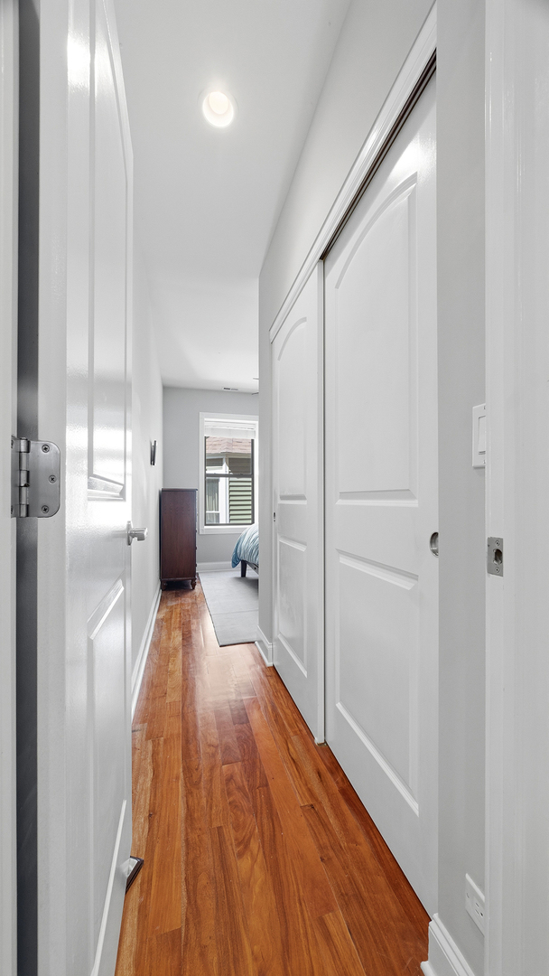 4442 N Damen Avenue Unit: 3E